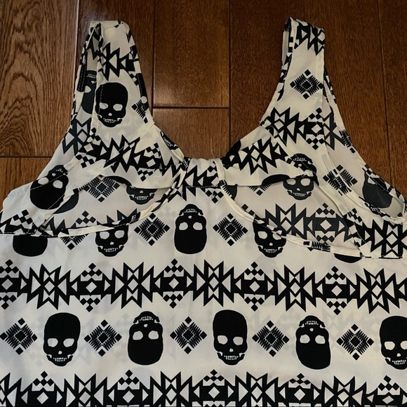 Skull cutout back tank - Picture 4 of 7